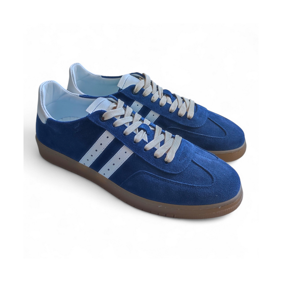 SNEAKERS ALLACCIATE UOMO IN PELLE SCAMOSCIATA BLU CON RIPORTI BIANCHI E FONDO AMBRA CUCITO - immagine 5