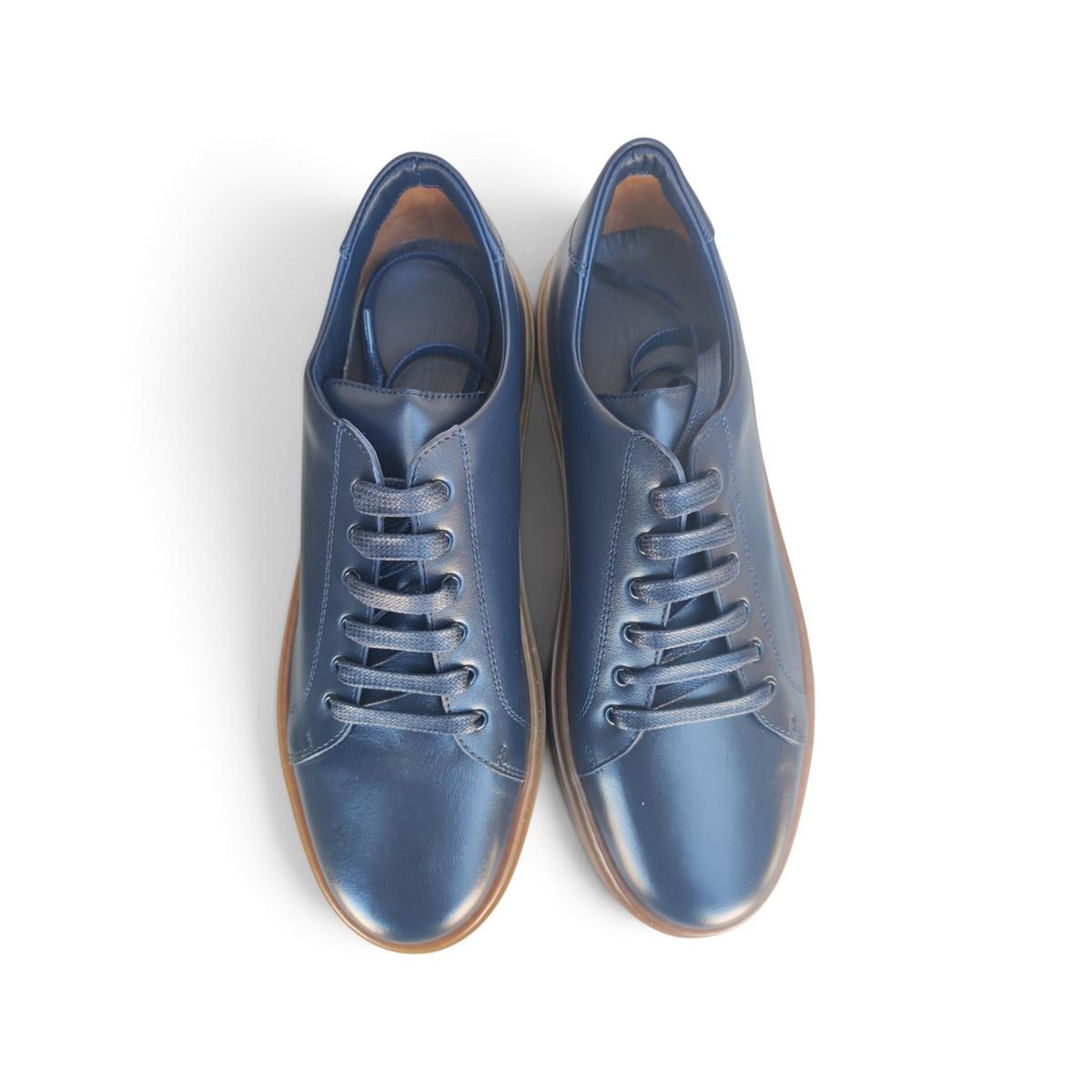 Sneaker artigianali uomo in vitello blu – fodera vitello, soletta lattice estraibile, suola gomma ambra - immagine 4